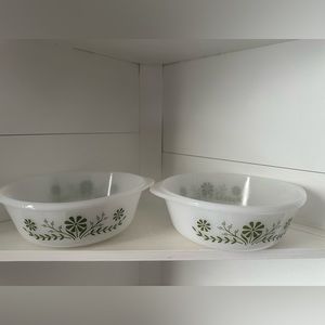 EUC TWO Vintage Glasbake 2 Quart Casserole Dishes Jennette Green Daisy Flowers